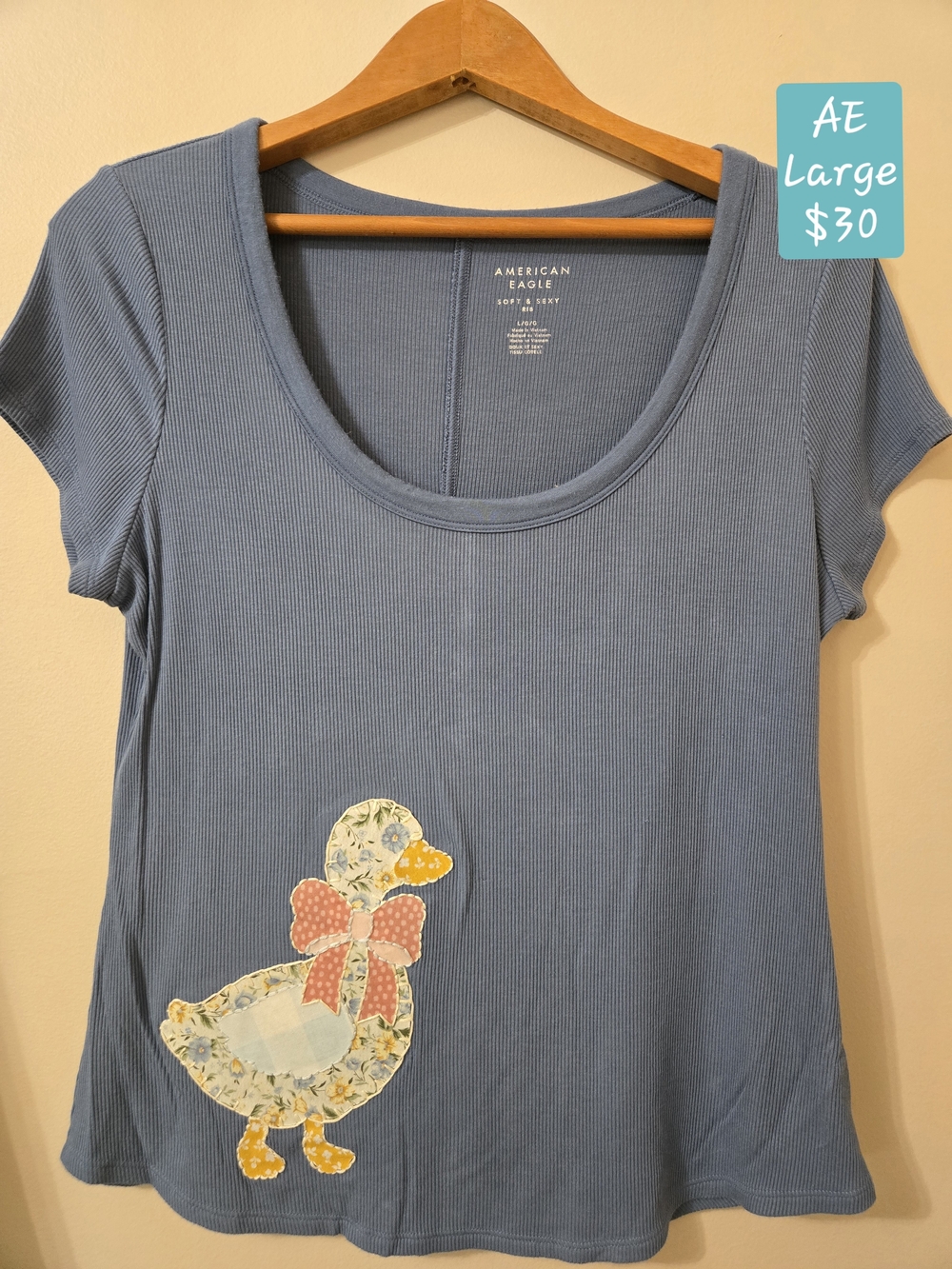 American Eagle Outfitters Dusty Blue Scoop Neck Tee with Duck‎ Appliqué